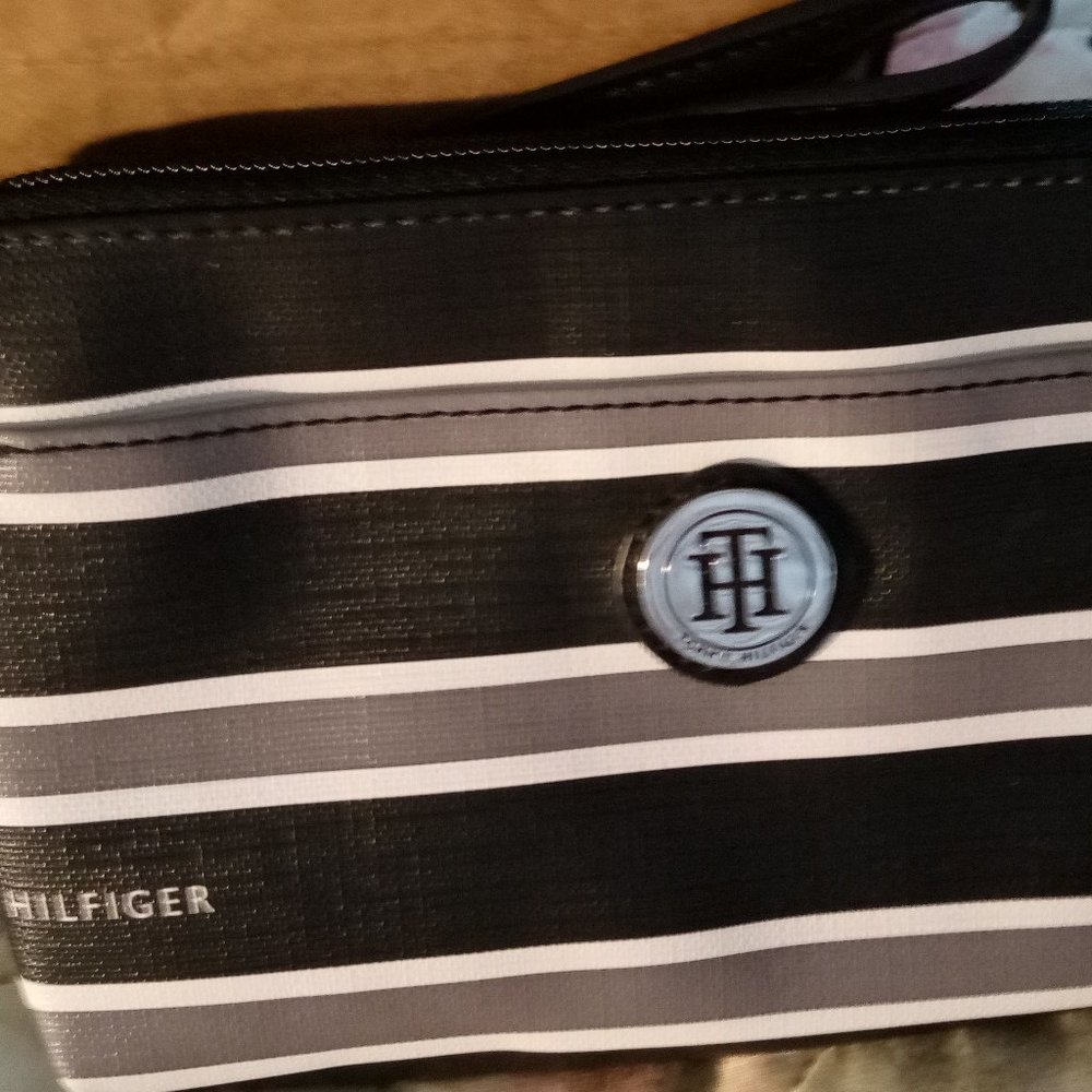 Tommy Hilfiger Blk Striped Wristlet